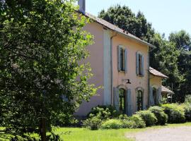 l'ancienne gare, hotel with parking in Gamarde-les-Bains