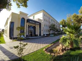 Asson Hotel Termez, hotell med parkering i Termiz