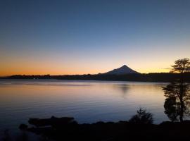 Casa Puerto Varas a pasos de la Playa, landsted i Puerto Varas