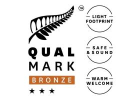 Centennial Court Hotel, hotel near Alexandra Airport - ALR, 