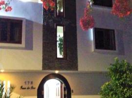 Guest Home Valto & Ziron, guest house in Arica
