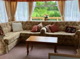 57 Glenfinart Caravan Park, feriebolig i Ardentinny