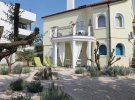 Villa Mandolina Apartments, hotell med parkeringsplass i Zadar