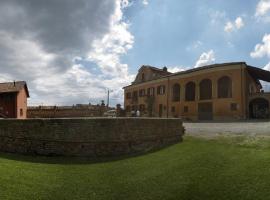 Agriturismo Cascina Palazzo, hotel en Roddi