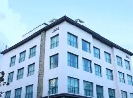 Avenue Hotel
