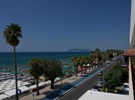 Hotel Ristorante Centosedici, hotel v destinácii Terracina