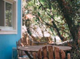 Blue House In The Woods- Amirim, בקתה באמירים