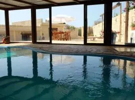 Casa en finca de uva con piscina privada, cubierta y climatizada