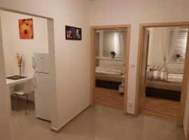 NEWLY BUILT APARTMENT 5 WITH BALCONY NEAR CENTER, hotel en Brno