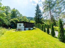 Cosy chalet in Tyrol with a private garden, horská chata v destinácii Hopfgarten im Brixental