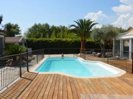 Les 2 roses De Verdillon, hotel with parking in La Crau