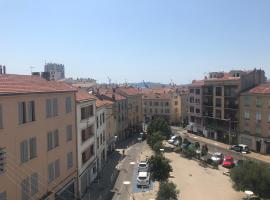 Appartement proche centre ville, port, et mont Faron, apartment in Toulon