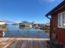 Nora's Waterfront Cabin, hytte i Svolvær