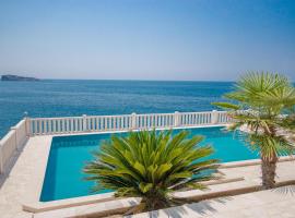 Luxury Villa Alena, hotel v destinaci Utjeha