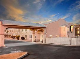 Super 8 by Wyndham Yucca Val/Joshua Tree Nat Pk Area, motel in Yucca Valley