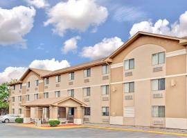 Super 8 by Wyndham Mokena/Frankfort /I-80, accessible hotel in Mokena