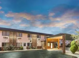 Super 8 by Wyndham Bourbonnais/Kankakee Area