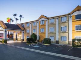 Super 8 by Wyndham Harlingen TX, hotell i Harlingen