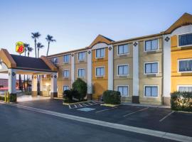 Super 8 by Wyndham Harlingen TX, hotel v destinaci Harlingen