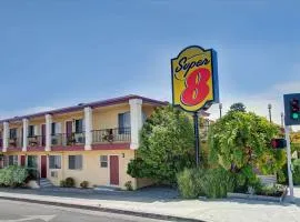 Super 8 by Wyndham Santa Cruz Beach Boardwalk