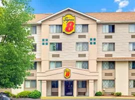 Super 8 by Wyndham Stamford/New York City Area