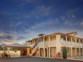 Upper Lake Inn & Suites