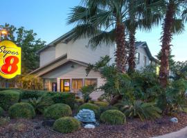 Super 8 by Wyndham Gainesville, motel in Gainesville