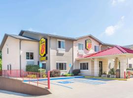 Super 8 by Wyndham Bloomington University Area, accessible hotel in Bloomington