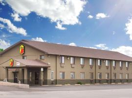 Super 8 by Wyndham Colby, hotel amb aparcament a Colby