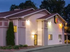 Super 8 by Wyndham Lewisburg
