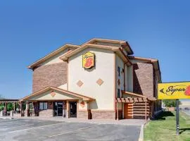 Super 8 by Wyndham Roseville/Detroit Area