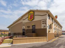 Super 8 by Wyndham Janesville, hotel with parking in Janesville