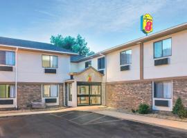 Super 8 by Wyndham Tilton/Lake Winnipesaukee, hótel í Tilton
