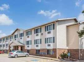 Super 8 by Wyndham Manhattan KS