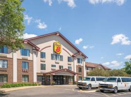 Super 8 by Wyndham Bloomington/Airport, hotel near Mall of America, Bloomington