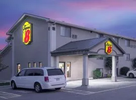 Super 8 by Wyndham Willmar
