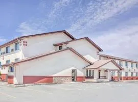 Super 8 by Wyndham Montgomery Maybrook
