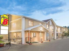 Super 8 by Wyndham Riverton