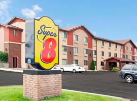 Super 8 by Wyndham Romeoville Bolingbrook، فندق في روميوفيله