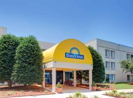 Days Inn by Wyndham Newport News City Center Oyster Point, hotel in Newport News