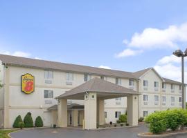 Super 8 by Wyndham Pontoon Beach IL/St. Louis MO Area, hotel di Pontoon Beach