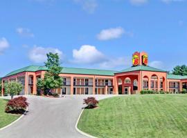 Super 8 by Wyndham Knoxville East, hotel with pools in Knoxville