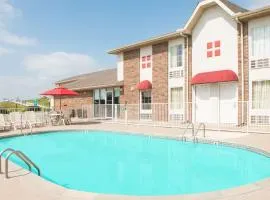 Boarders Inn and Suites by Cobblestone Lamar Missouri