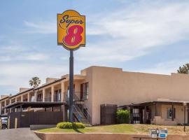 Super 8 by Wyndham Barstow, hotell i Barstow