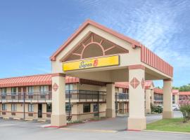 Super 8 by Wyndham Tulsa, hotel v destinaci Tulsa