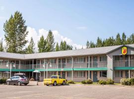Super 8 by Wyndham Quesnel BC, hotell i Quesnel