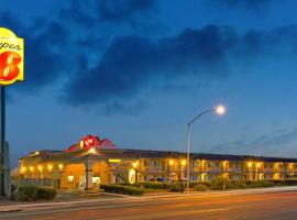 Super 8 by Wyndham Tucson Downtown Convention Center, viešbutis mieste Tusonas