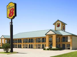 Super 8 by Wyndham Grand Prairie Southwest, motel americano em Grand Prairie