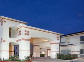Super 8 by Wyndham Brenham TX, hotel v destinaci Brenham