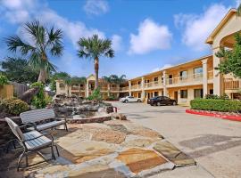 Super 8 by Wyndham Houston Hobby Airport South, hotel near William P. Hobby Airport - HOU, Houston